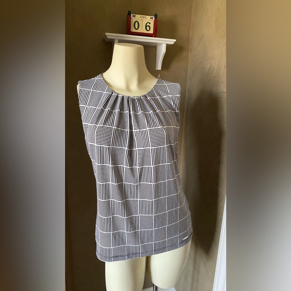 Calvin Klein Petite Sleeveless Pleated Blouse Top Women’s size S